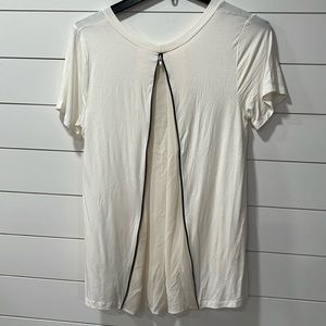 Zipper Back Tee. 1071